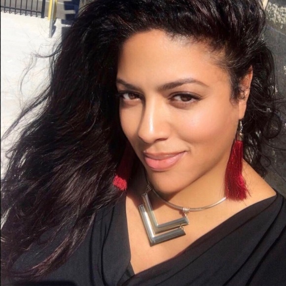 Welcome To My Boutique 💐 Poshmark Ambassador - Picture 2 of 7